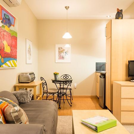 Cormier'S Studio Guest Suites Penticton Bagian luar foto