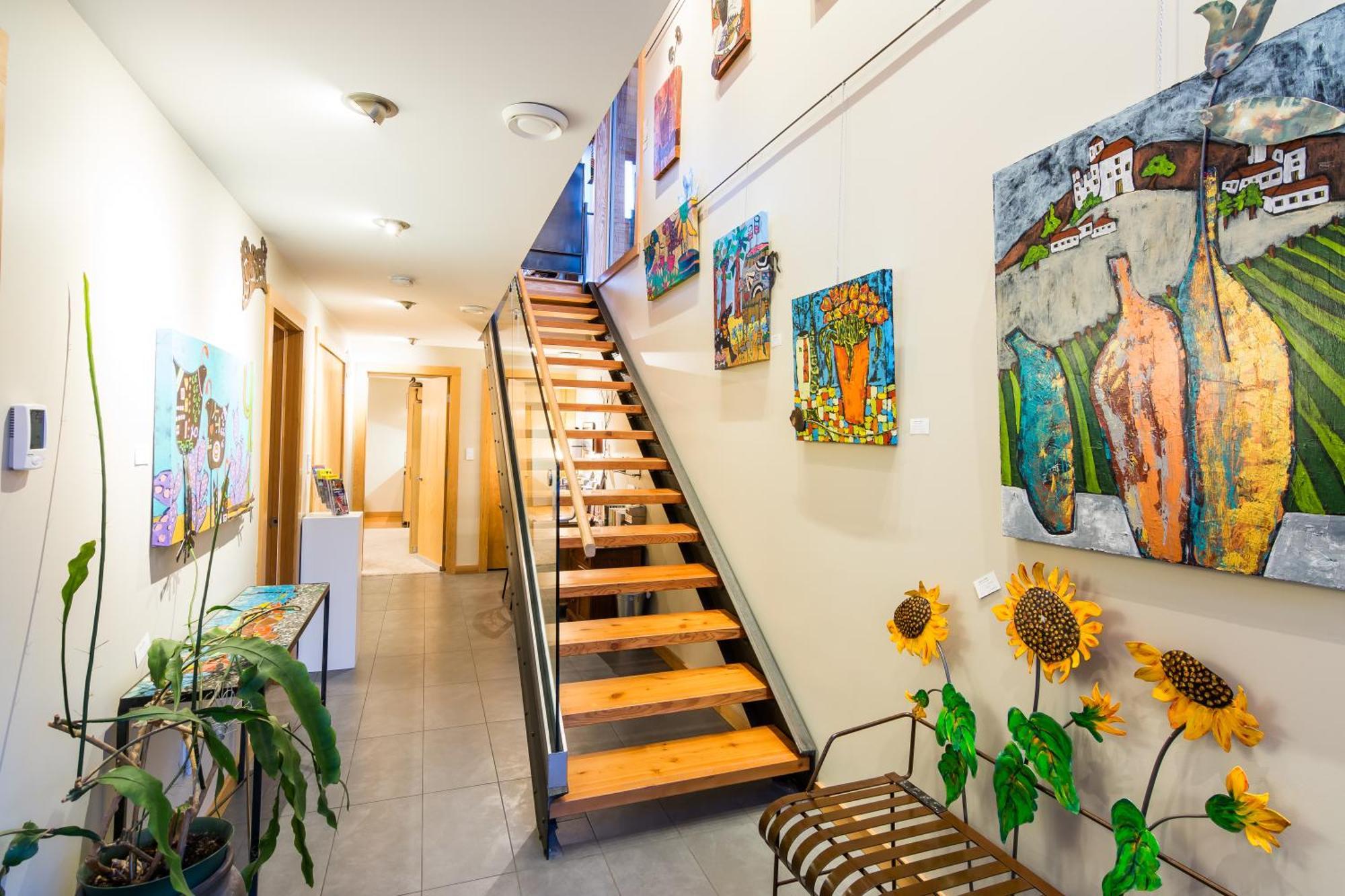 Cormier'S Studio Guest Suites Penticton Bagian luar foto