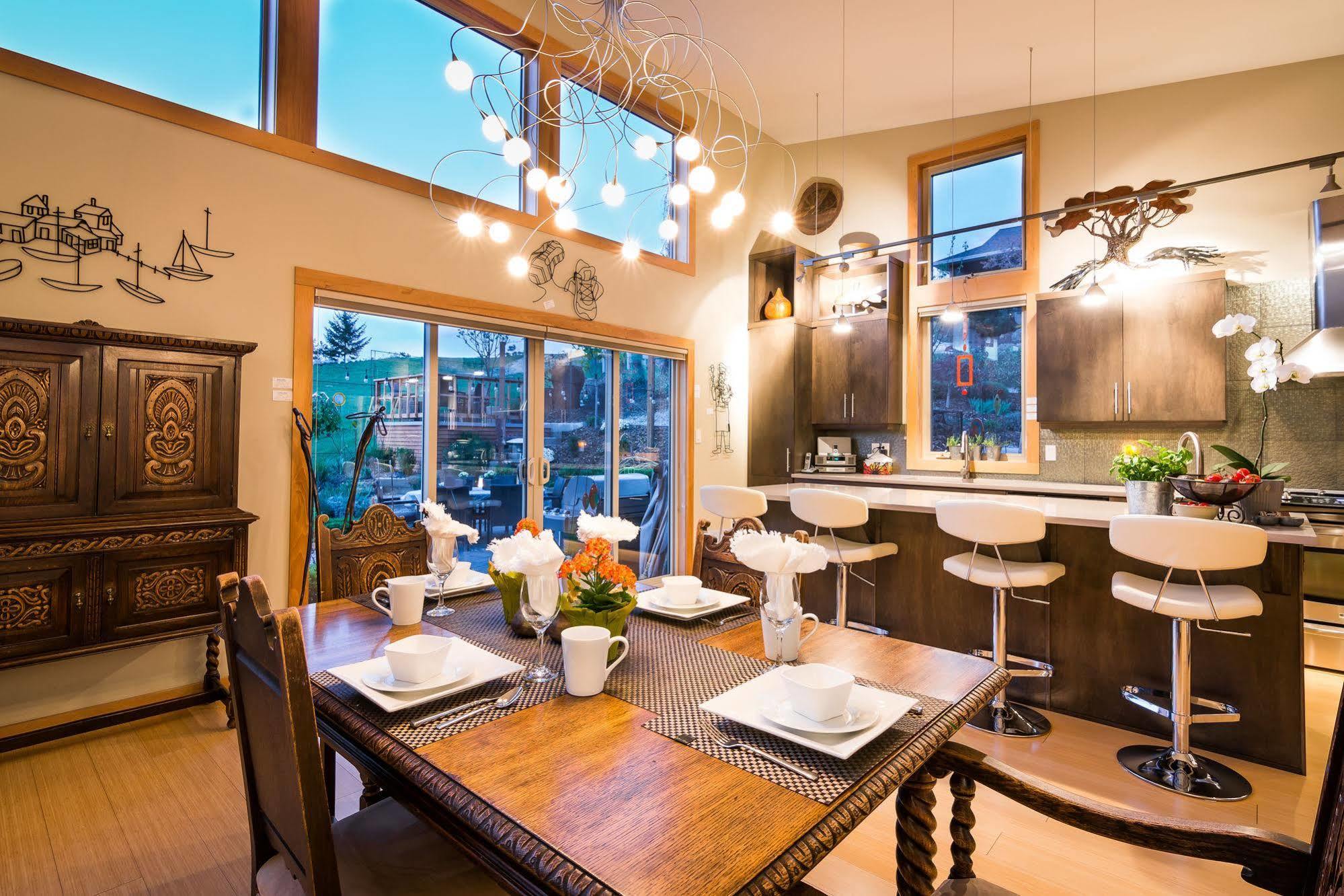 Cormier'S Studio Guest Suites Penticton Bagian luar foto