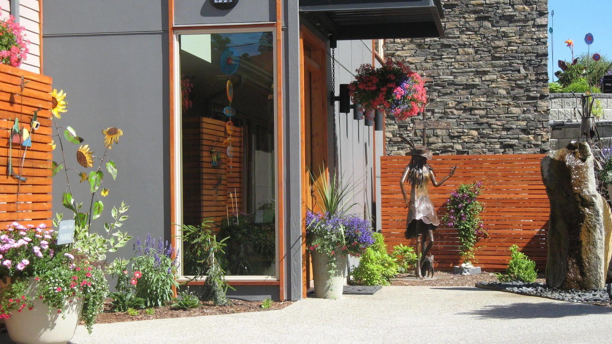 Cormier'S Studio Guest Suites Penticton Bagian luar foto